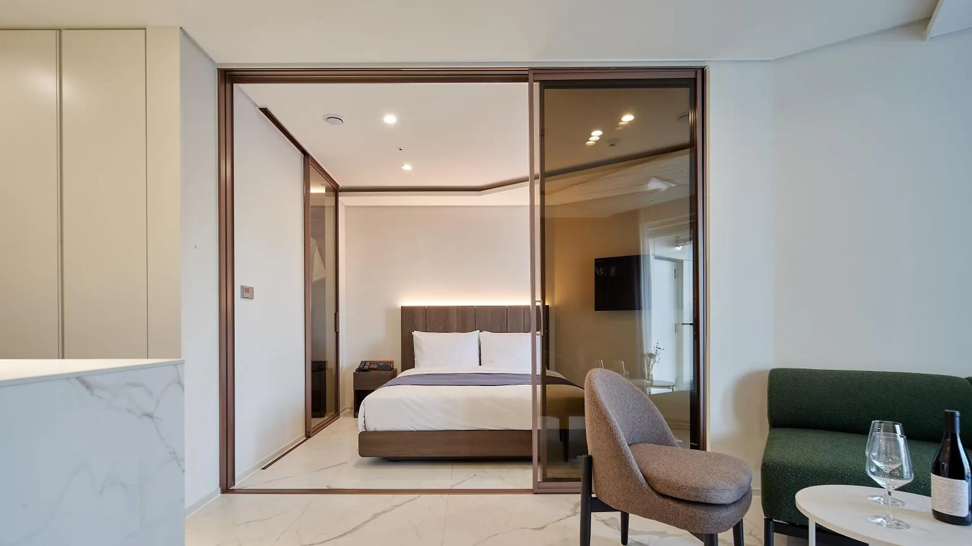 ****  Hotel The Botanik Sewoon Myeongdong Seoul South Korea