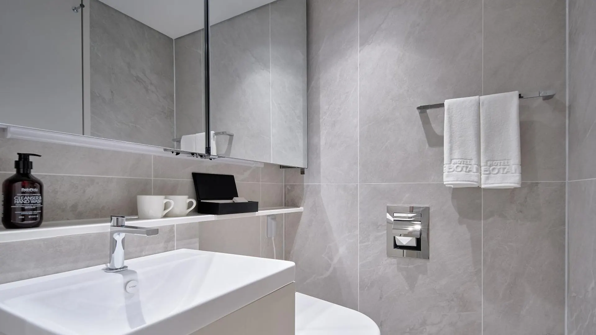 Hotel The Botanik Sewoon Myeongdong Seoul 4*,